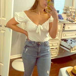 White puffy sleeve top